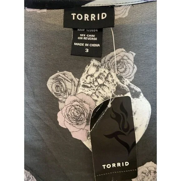 NWT Torrid Shirt Blouse Sheer Black Pink Skulls Roses Size 3 3X New - Picture 2 of 4